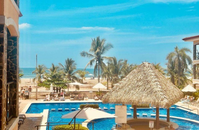 Luxury Condo Beachfront Las 3 Gotas 3 Beds, 2 Bath, AC, Infinity Pools & Balcony
