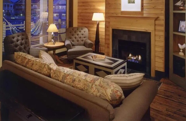 Luxury Condo Blue Mountain Collingwood with private hot tub and BBQ.