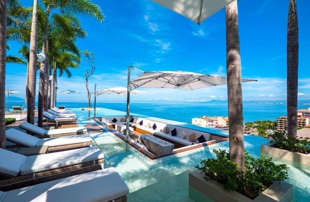 Luxury Condo In the Heart of Romantic Zone !!!