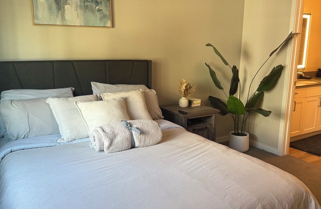 Luxury Condo in North Scottsdale – Prime Location Near Shopping, Dining & More!