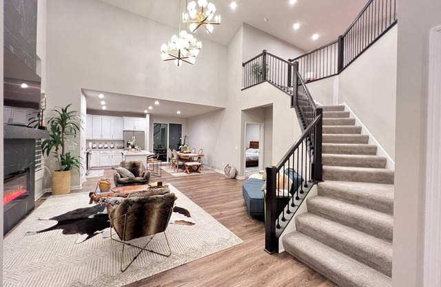 Luxury condo in welcoming safe and warm neighborhood in Woodbury/Cottage Grove.