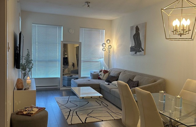 Luxury condo living, top floor furnished 1 bd 1 bath with outdoor pool