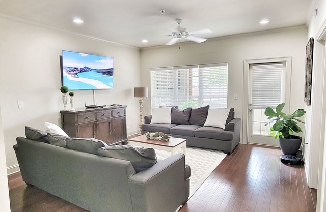 Luxury Condo, located within walking distance of Bryant-Denny Stadium