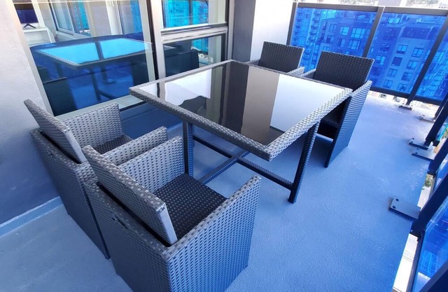 Luxury Condo near Public Transit, Long Term OK