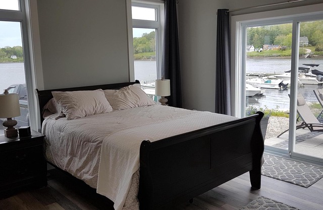 Luxus-Eigentumswohnung am Ufer der Mahone Bay