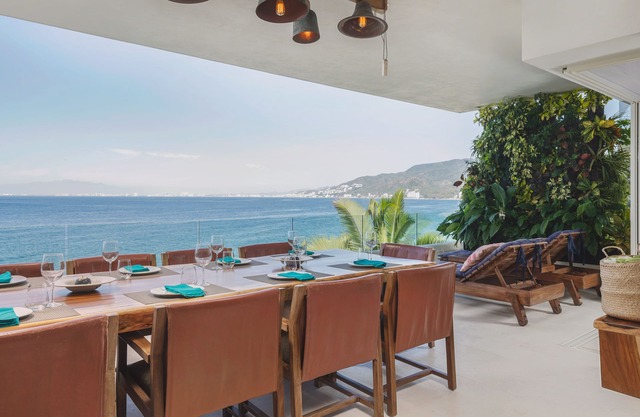 Luxury Condo on a private and beautiful swimmable Beach, Hight cleaning st.