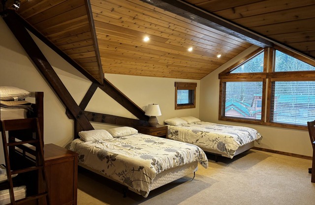 Luxury condo perfectly located in Cavanaugh Bay! Fully furnished!