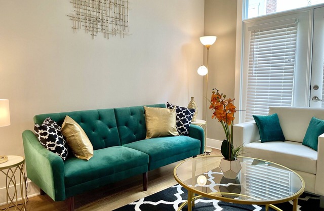 Luxury Condo w/ KING BED close to LSU, Downtown & Interstate ❤️⭐️