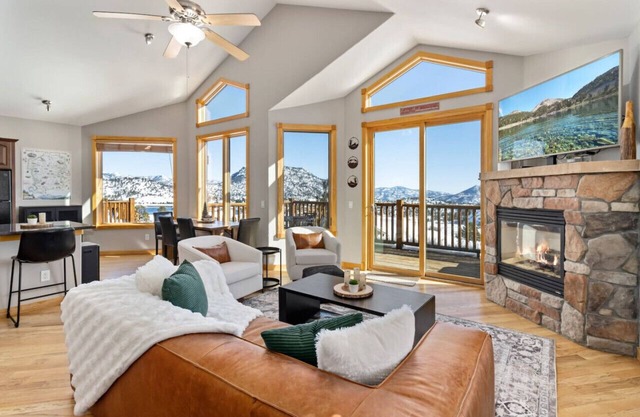 Luxury condo 2 master suites, lake and mountain views