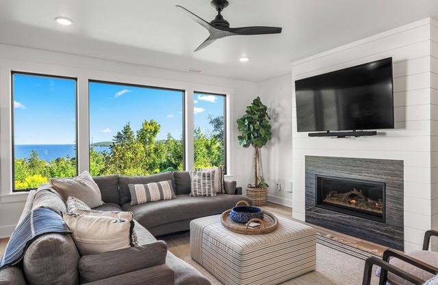 Luxury Condo with Awesome View of Sister Bay