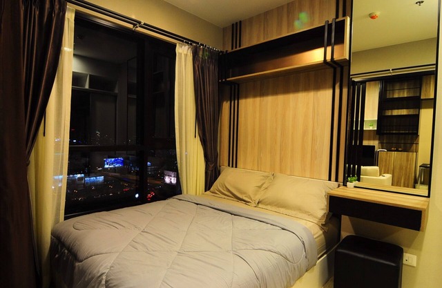 Luxus-Wohnung mit Pool, 5 min zum MRT Free WiFi
