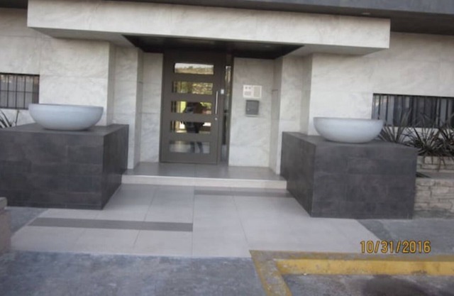 LUXURY CONDOMOST EXCLUSIVE AREA TORRES PARAISO 5