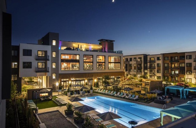 Luxury Condos at Anton Menlo w Pool & Amenities