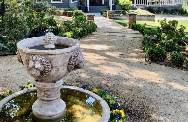 Luxury Contemporary Victorian w/ guest barn, pool and gym