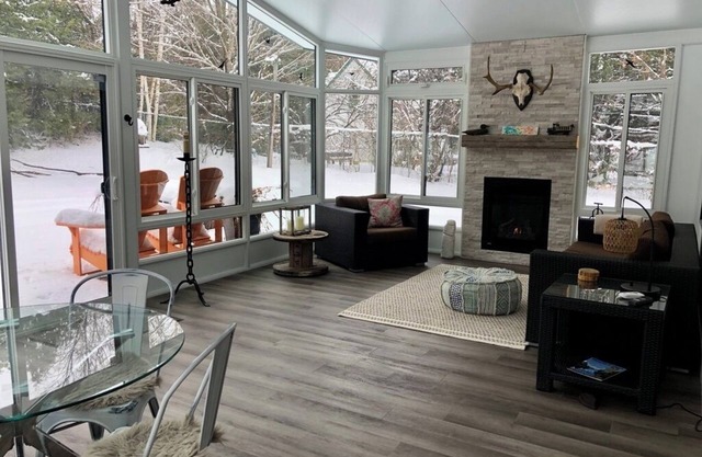Luxury cosy retreat in the village of White Lake