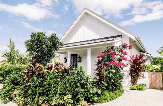 Luxury Cottage, 1bd/1ba steps to Pool+7 Mile Beach