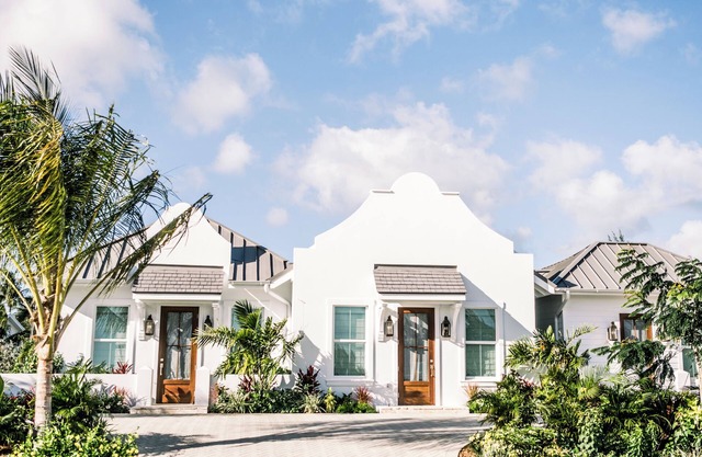 Luxury Cottage, 2bd/2ba on 7 Mile Strip