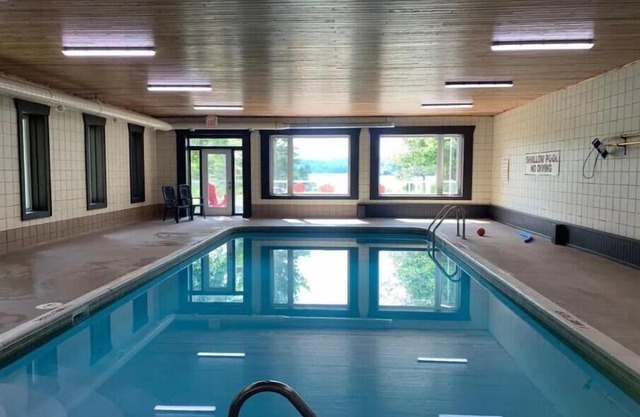 Luxury Cottage at Blue Water Acres Resort, Lake of Bays 3 Bedrooms Aug/Nov