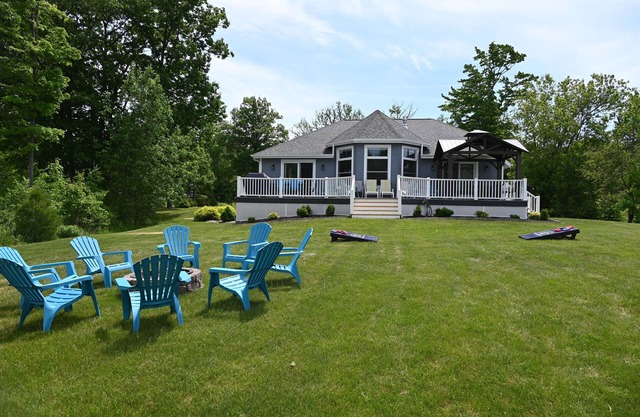 Luxury Cottage in Alex Bay 3 bedrooms, 2.5 baths. Book your 2025 Vacation Now!!