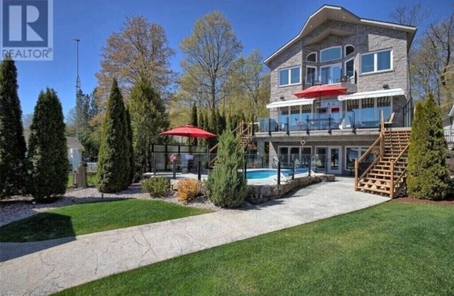 Luxury Cottage Kawartha Lakes With Jacuzzi, pool and many more attractions