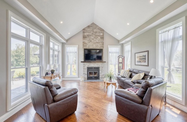 Luxury cottage on private 28 acres in Castleton ON
