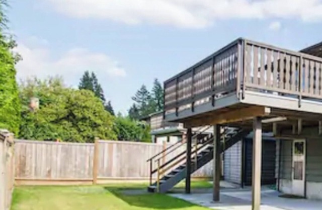 Luxury Country Style Home - S -. +Hottub And Gym+ . Pet Friendly !