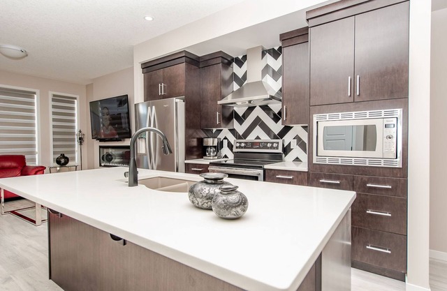 Luxury cozy home in the south of Calgary