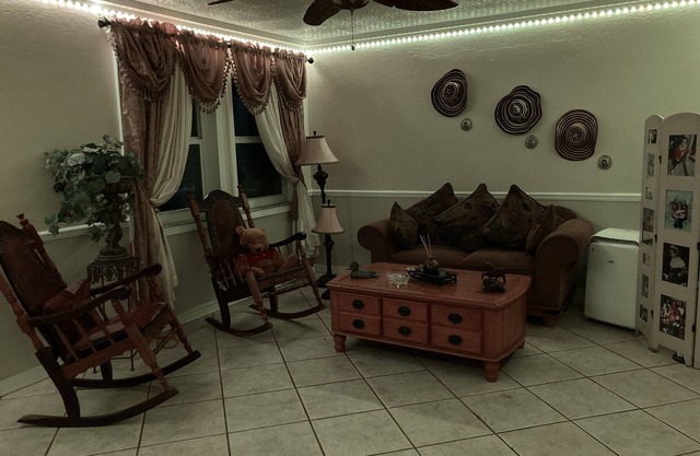 Luxury cozy room in the oasis of South Miami near marina, trails, national park.