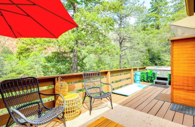 Luxury Creek Home with Spa, Sauna & Views