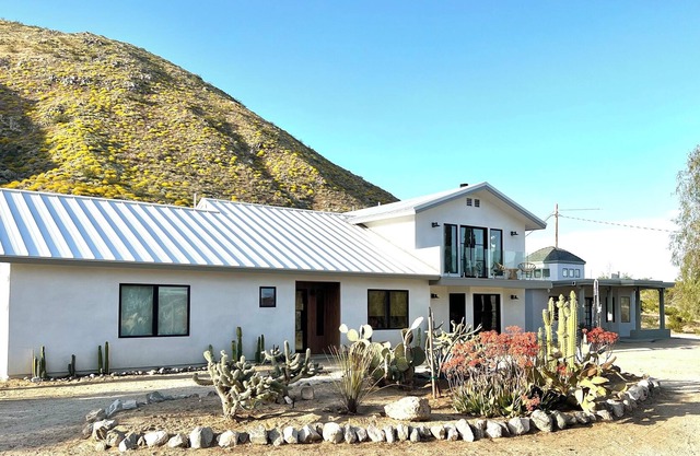 Luxury desert architectural ranch, close to Palm Springs & Joshua Tree