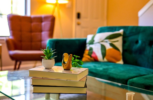 Luxury Design, Friends & Family Townhome. Walkable, Central, Backyard, Sleeps 5