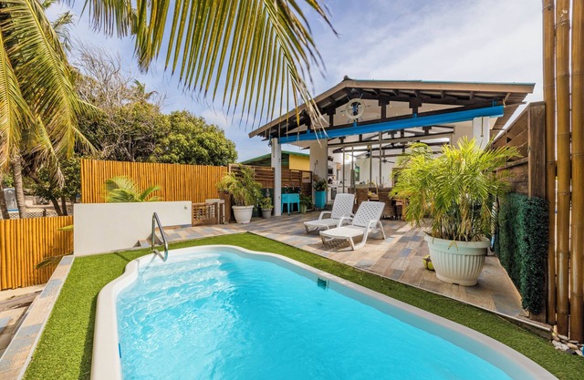 LUXURY DESIGNED WATERFRONT VILLA /POOL