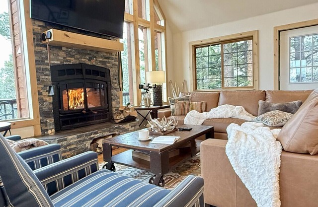 Luxury Designer Cabin with Views