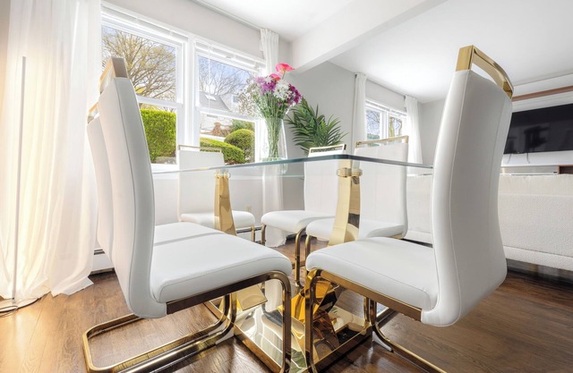 Luxury Designer Home near NYC + Free Parking!
