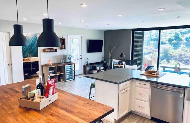 LUXURY Designer Home w/ INCREDIBLE VIEWS biz ready
