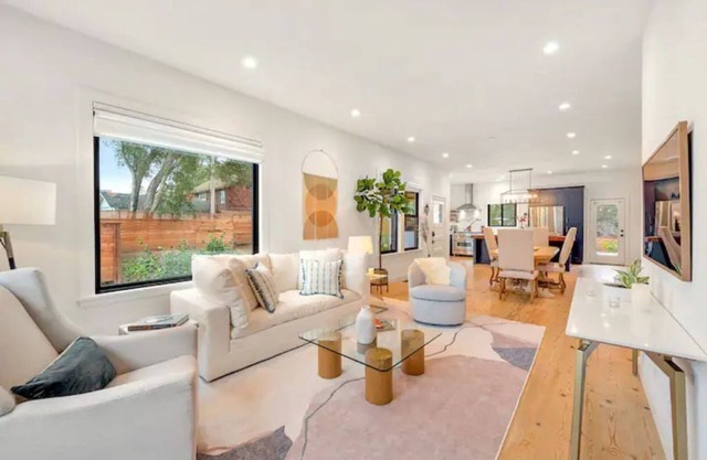 Luxury Designer Home w/ Spa ~ Stroll into Sebastopol