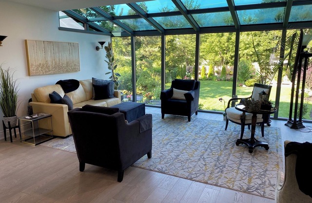 Luxury detached house in Etobicoke/Toronto - walk to subway and shops