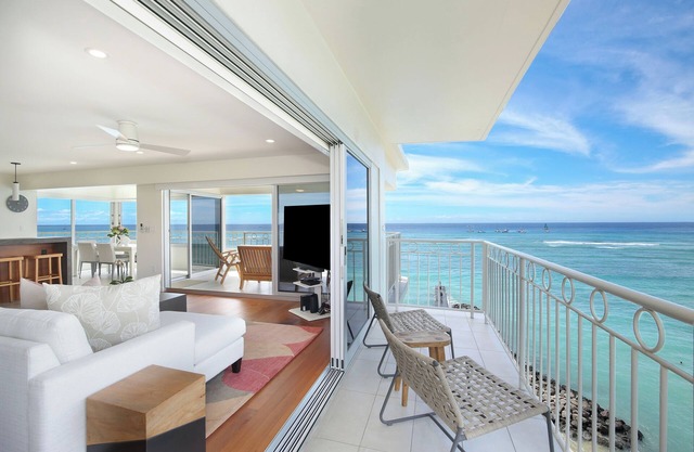 LUXURY DIRECT OCEANFRONT! Fully Renovated! Free Parking! Sleeps 6