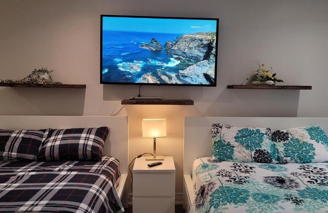 Luxury Double-Bed Room with Private Bathroom