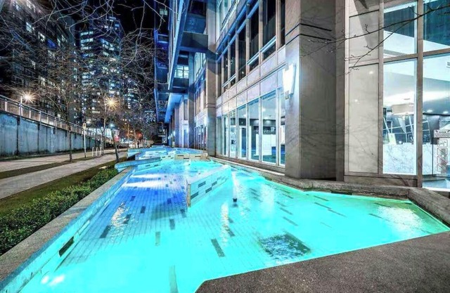 Luxury Downtown Condo with A/C, Laundry, Parking