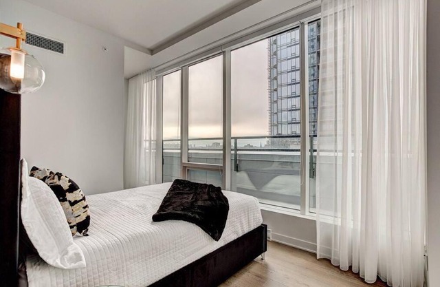 Luxury Downtown Escape Pool & Free Parking