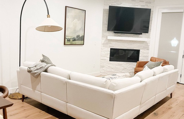 Luxury Downtown Spacious 3 bedroom New Townhome