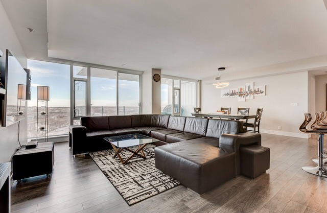 Luxus-Sub-Penthouse-Wohnung in der Innenstadt am Flussufer - in der Nähe von Stampede (1320 m²)