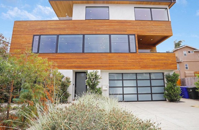Luxury Dream Home - Massive Rooftop Patio, Zen Garden, AC & Fast Wifi!