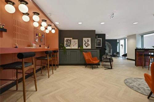 Luxury Ensuite Room in a 2-Bedroom apartment