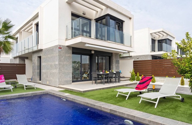 Luxuriöse Villa in Orihuela mit eigenem Swimmingpool