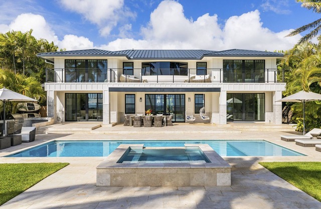Luxury Estate w/Chef's Kitchen, Ocean View, Private Pool & Spa: Niu Beach Estate
