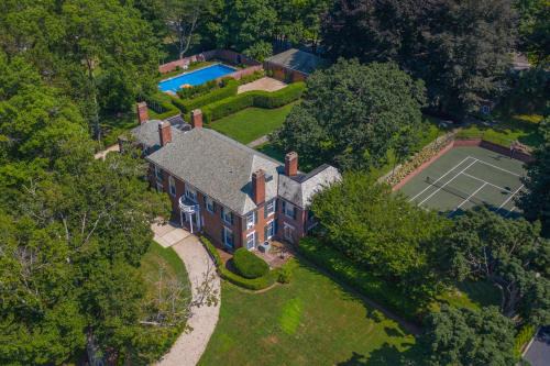 Luxury Estate W Heated Pool & Tennis Sleeps 16
