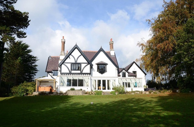 Luxus Familiengeschäftshaus in der Nähe von Beaumaris