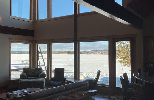 Clean & quiet; Room for the whole family 20 guests at Green Lake in Cariboo BC.